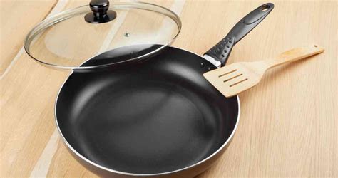 Do Frying Pans Have Lids Uncovering The Lid Debate Cookware Flame