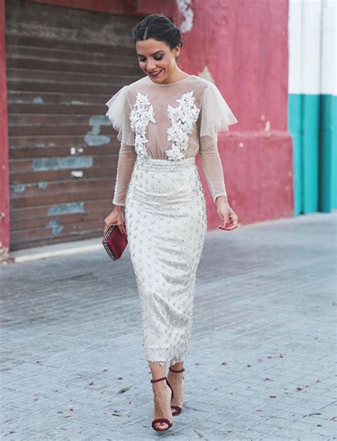 Los vestidos largos, para que sean cómodos de llevar, no deben arrastrarse, salvo que el mismo tenga cola. Cómo Llevar Un Vestido Largo de Fiesta ⇒ 【¡Guía!】 🥇