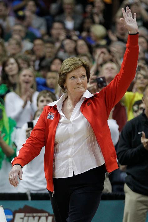 Pat Summitt Stepping Down As Tennessee Womens Basketball Coach The