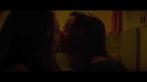 Booksmart 2019 Lesbian And Gay Kissing Scenes Youtube
