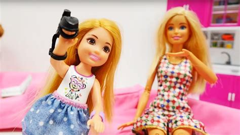 Muñecas Barbie Juegan Al Escondite Vídeos Para Niñas Youtube