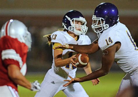 Badasswomenerin Dimeglio A 17 Year Old May Be The First Girl To Play Quarterback In Florida