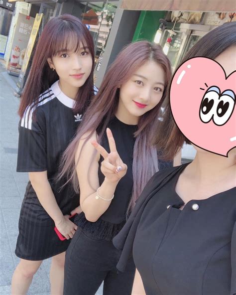 Jihyo Pics Dtna On Twitter A Fan Met Jihyo And Mina Today They