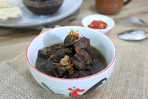 1 kg daging sapi segar 2 buah kentang 2 buah bawang bombay bumbu: Cara Masak Rawon Daging / RESEP & CARA MEMASAK RAWON ...