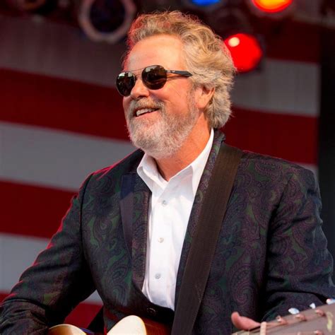 Join The Lyrical Ballad With The Outstanding Songs Of The Folk Singer Robert Earl Keen The
