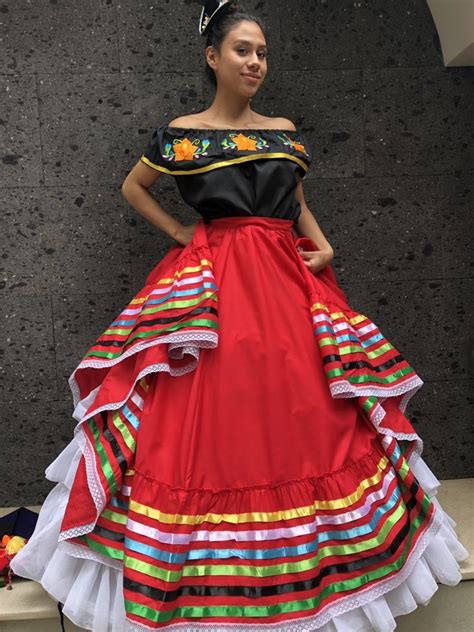 Ideas Mexican Traditional Clothing Mexican Outfit Mexican Fiesta Dresses