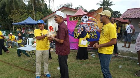Malaysian football activist & blogger. Che' Din Food Industries: Kejohanan Bola Sepak 7 Sepasukan ...