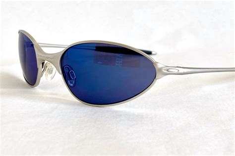 2000 Oakley C Wire™ Silver Ice Iridium Vintage Sunglasses Full Set New Old Stock