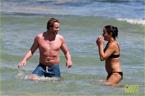 Photo Simon Baker Shirtless Beach Day With Wife Rebecca Rigg