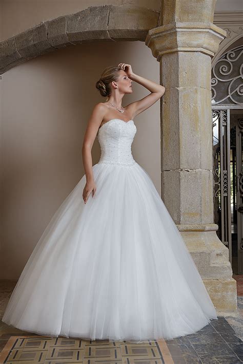 Weitere ideen zu hochzeitskleid spitze, hochzeitskleid, hochzeit. Brautkleider 2018 › Amera Vera