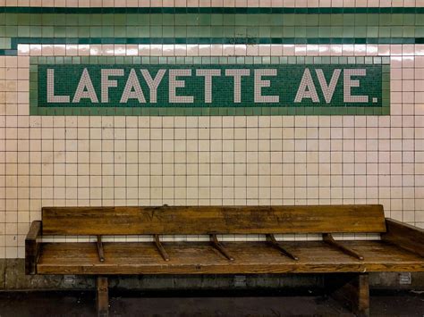 Signe Pour La Station De Métro Lafayette Avenue Dans Le Système De