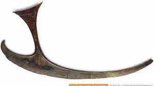 Kapak corong merupakan hasil kebudayaan zaman logam zaman besi adalah zaman dimana peralatan yang digunakan manusia berasal dari besi. Sejarah Peminatan : Zaman Perundagian - X IIS II