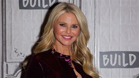 christie brinkley displays fit figure dishing weight loss tips sqandal