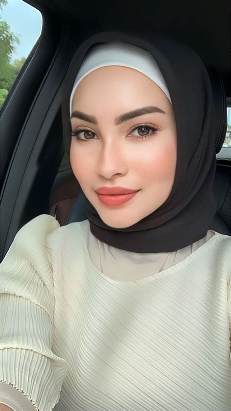 Pin Oleh Tulip Di Hijab Fashion Di 2024 Gaya Hijab Wanita Wanita