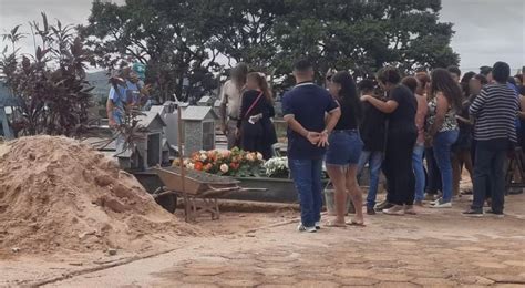 Jovens mortos dentro de BMW são sepultados em Paracatu e Lagoa Formosa