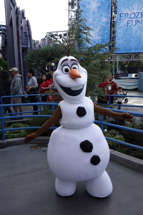 Pictures Olaf Meet And Greet Premieres At Disney California Adventure