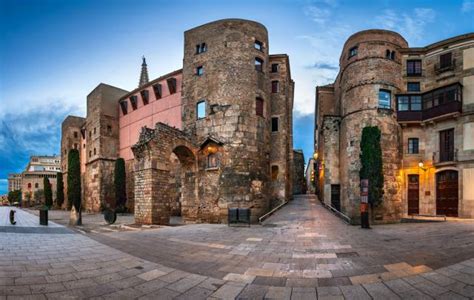 Questa destinazione è parzialmente aperta ai viaggiatori provenienti da milano. Il Barrio Gotico di Barcellona