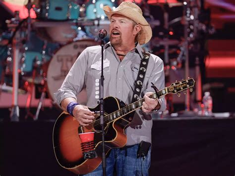 country music star toby keith announces he s been battling stomach cancer business insider india