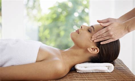 Ganzkörper Massage Mit Aromaölen Rosa Reiki And Massage Groupon