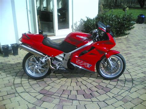 Show any 1991 honda vfr 750 f for sale on our bikez.biz motorcycle classifieds. 1991 Honda VFR 750 F: pics, specs and information ...