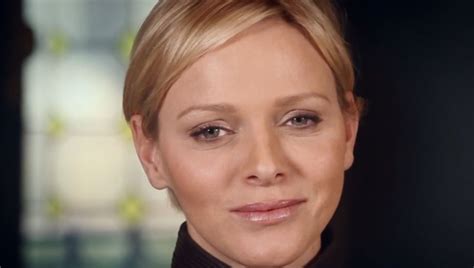 Su madre, lynette humberstone wittstock, era una buceadora competitiva. Charlène Grimaldi, Fürstin von Monaco - Kurzbiografie