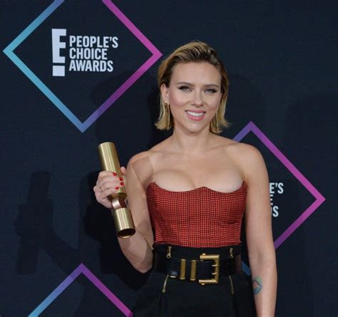 In Photos Victoria Beckham Scarlett Johansson Win Top Honors At The