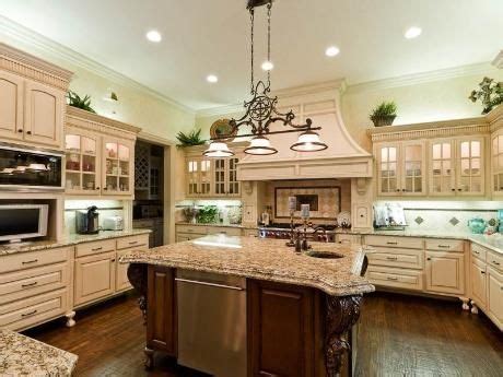 Beautiful kitchens wouldn't be beautiful if they didn't feel inviting. Marvelous kitchen with a nice big granite-top island ...