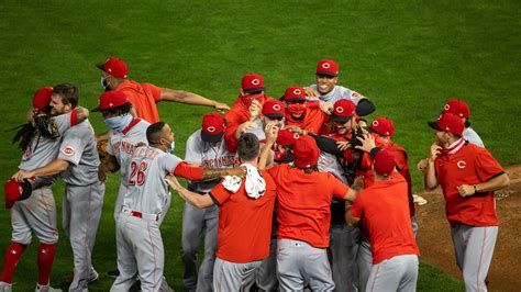 how-the-cincinnati-reds-celebrated-playoff-berth-in-the-clubhouse