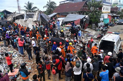 Sulawesi Quake Death Toll At 81 As Indonesia Battles Series Of Disasters Abs Cbn News