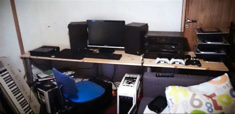 If you want to start a gaming channel and be famous and all, you need to be unique and not of the typical helo guyz, todai i wil plae pabg. My very first proper gaming setup from back in 2014. We all had to start somewhere | Gaming ...