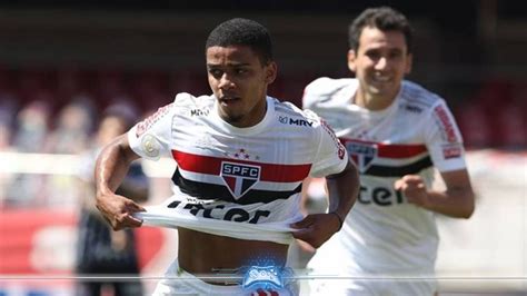 São 104 vitórias, 129 derrotas e 109 empates, com 494 gols deles e 465 nossos. São Paulo 2 x 1 Corinthians: Confira os gols e os ...
