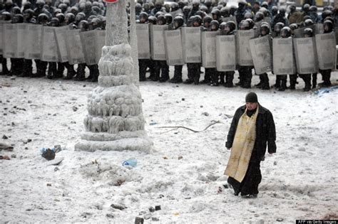 In Kiev Protests Bring Orthodox Priests To Pray On The Frontline