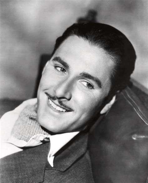 40 Handsome Portrait Photos Of Errol Flynn In The 1930s And 40s