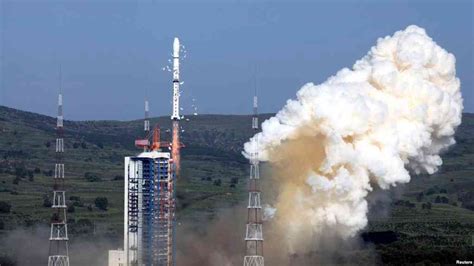 chine lancement d un satellite pour l exploration de la face cachée de la lune diaf tv