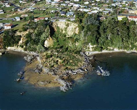 Collapsed Cliff Coastal Erosion Te Ara Encyclopedia Of New Zealand