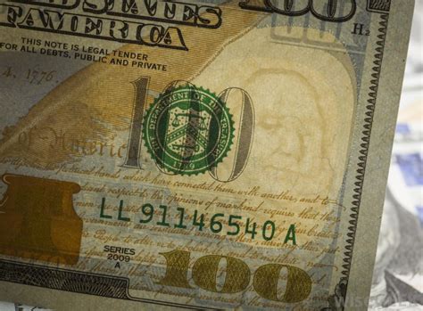Bloggers make money by advertising for companies they're affiliated with. How do I Spot Fake Money? (with pictures)