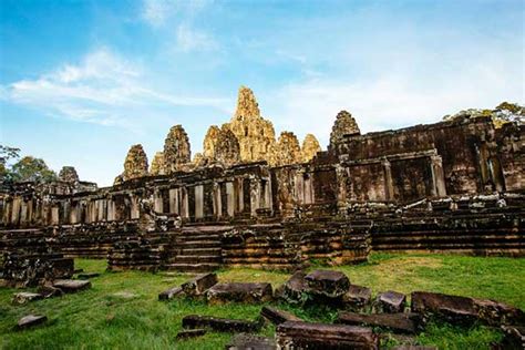 Chinese Tourists Pack Into Ruins Of Angkor 1 Cn