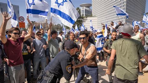 Israeli Protesters Clash With Police Confront Pms Wife
