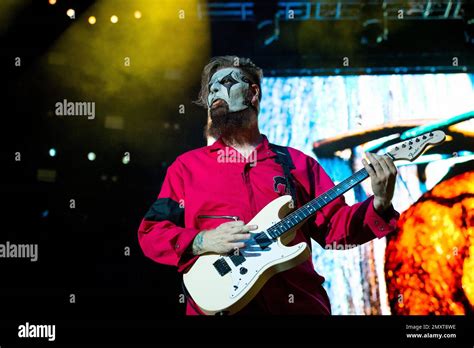 Jim Root Of Slipknot Performs During Day 2 Of Ozzfest Meets Knotfest At