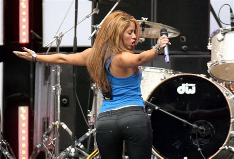 15 Mind Blowing Photos Of Shakiras Booty Therichest