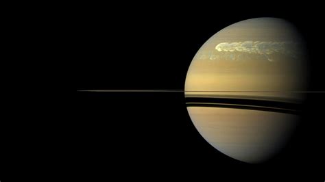 La Grande tache blanche ou le chaos sur Saturne - Dans la Lune