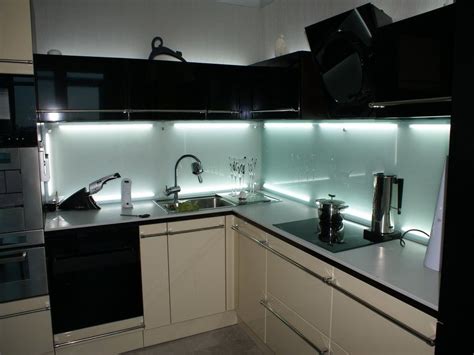 Modern Kitchens Glass Backsplash Design