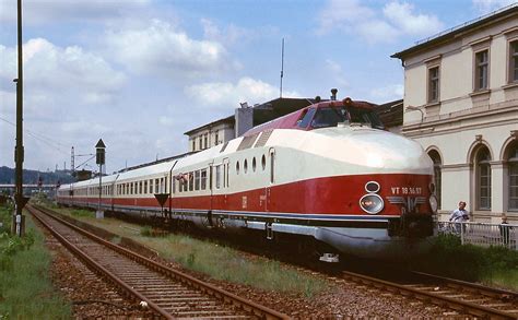 44,1t 24 sitzplaetze 2.klasse in den abteilen 23 sitzplaetze im speiseraum. VT 18.16.07 und 10 verlassen mit einem Sonderzug im Mai ...