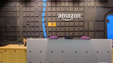 Amazon Rapidly Expanding Chicago Corporate Presence Chicago Business