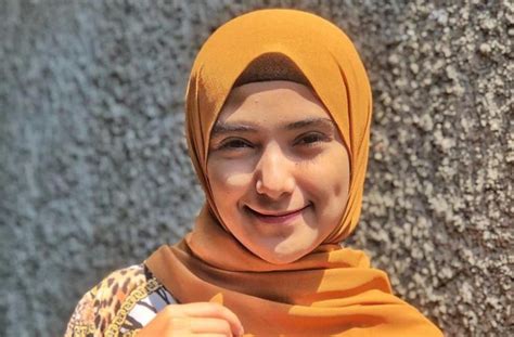 Hal ini kembali menjadi sorotan publik setelah ramainya kabar ia faktanya nadya mustika rahayu belum melahirkan. Istri Rizki D'Academy Acungkan Jari Tengah saat Live ...