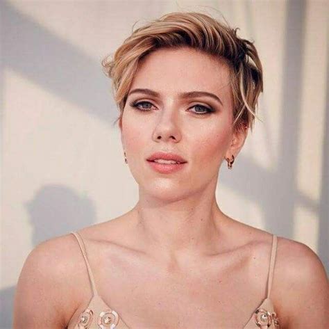 Marvel star scarlett johansson has opened up about taking her apparent final bow as natasha romanoff in black widow, admitting her journey is complete. Pin by Kaisa Karevuori on beauty. | Short hair styles ...