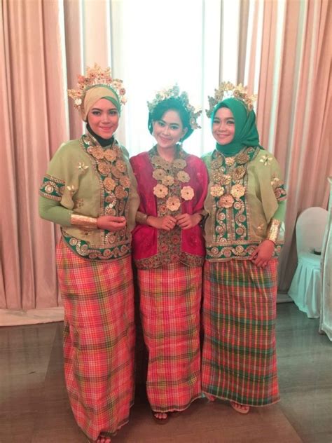Check spelling or type a new query. 9+ Pakaian Adat Sulawesi Selatan (NAMA, KETERANGAN, GAMBAR)