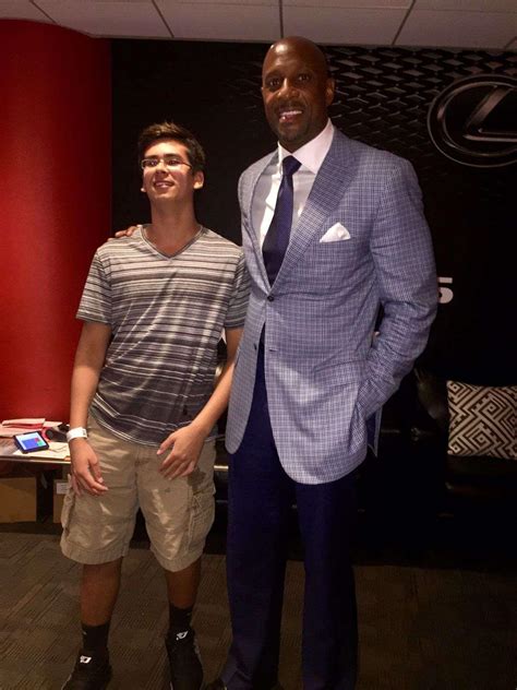 Include (or exclude) self posts. Me getting humbled by 6'10 Alonzo Mourning : tall
