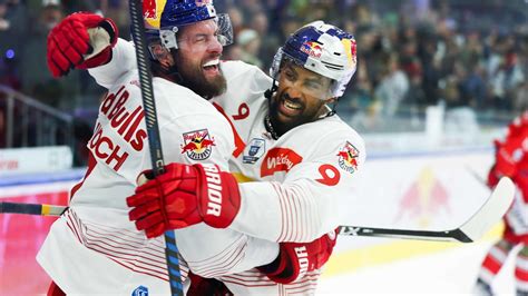 Erneut 1 0 Salzburg glich im Eishockey Finale gegen Südtirol aus