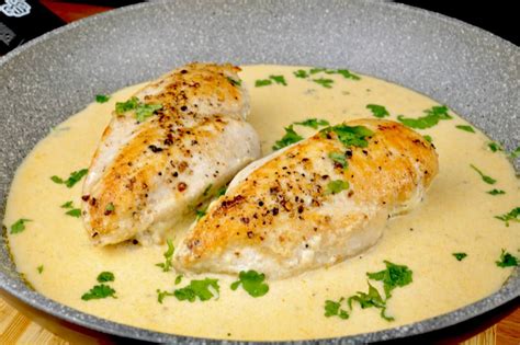 Hähnchenbrust in einer Knoblauch Parmesan Sauce in 2020